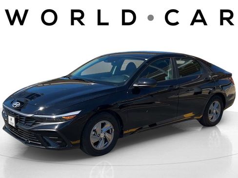 Certified 2025 Hyundai Elantra SE image 7