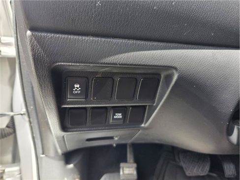 Used 2015 Nissan Pathfinder SV AWD/4WD image 15