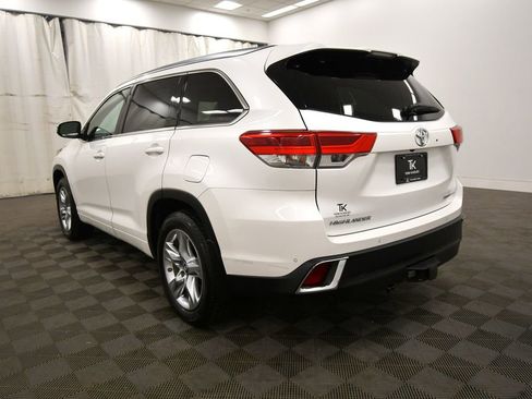 Used 2018 Toyota Highlander Limited w/ Carpet Mat Package (TMS) image 5