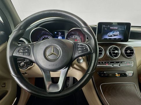 Used 2018 Mercedes-Benz GLC 300 w/ Premium Package image 10