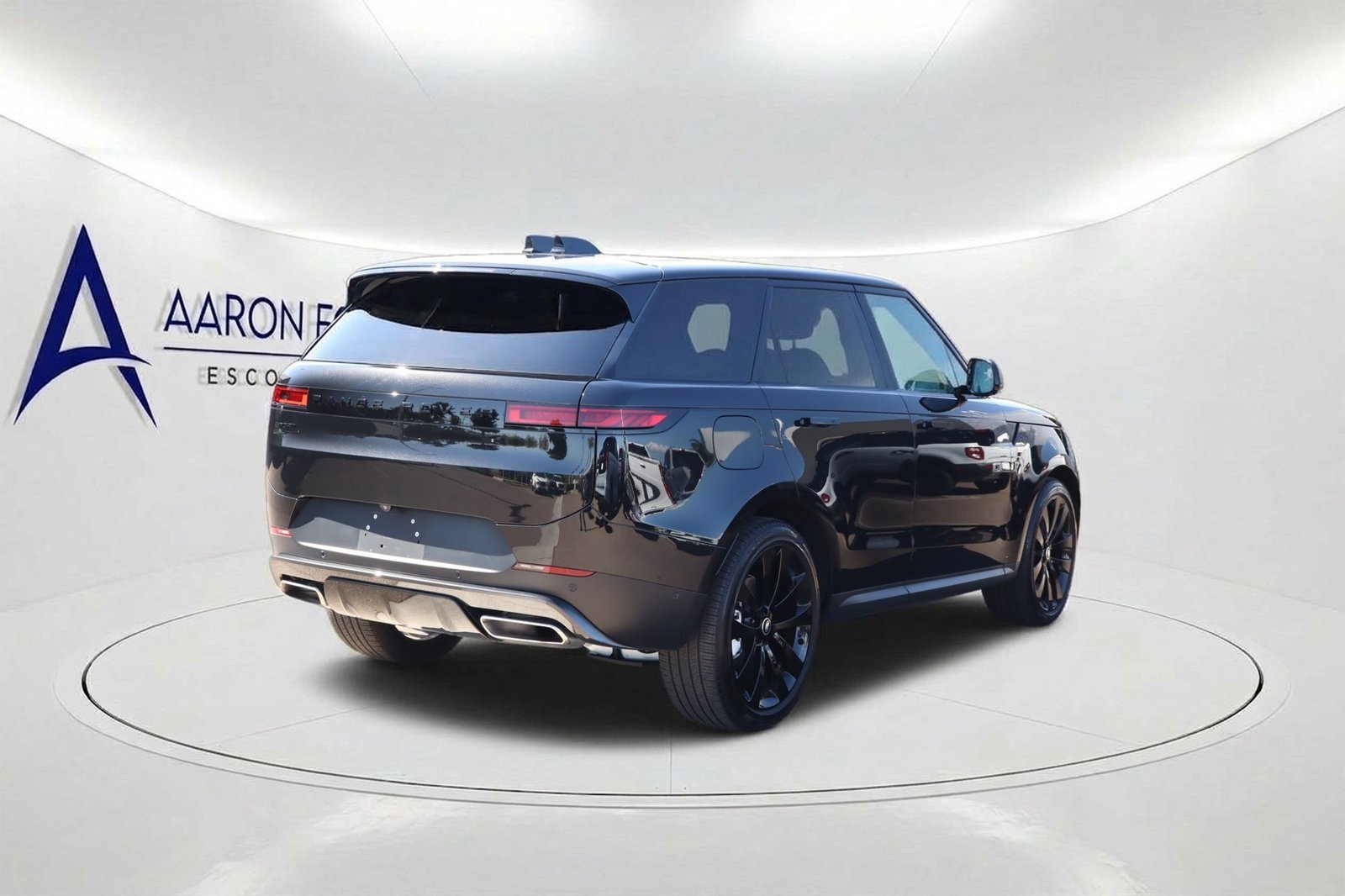 Used 2025 Land Rover Range Rover Sport SE AWD/4WD image 4