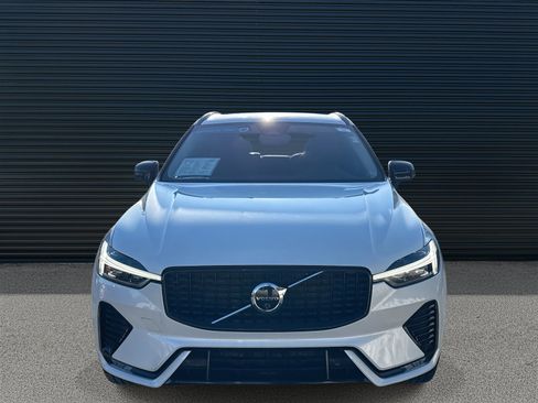 Certified 2025 Volvo XC60 B5 Plus image 2