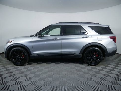 Used 2022 Ford Explorer ST w/ ST Street Pack image 5