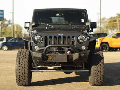 Used 2016 Jeep Wrangler Unlimited Rubicon w/ Connectivity Group image 2