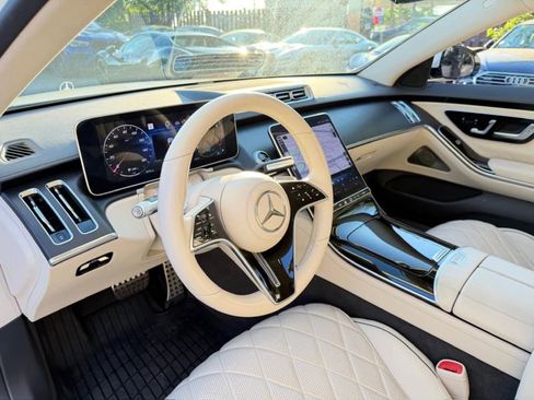 Used 2022 Mercedes-Benz S 580 4MATIC Sedan w/ AMG Line Package image 14