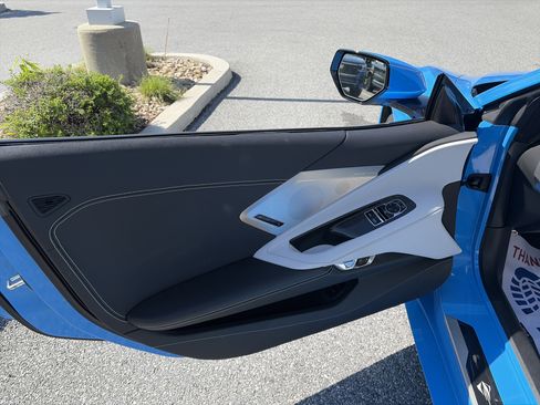 Used 2020 Chevrolet Corvette Stingray Preferred Cpe w/ 2LT Preferred Equipment Group RWD image 18