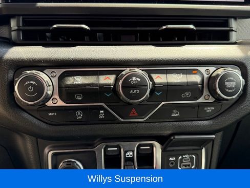 Used 2025 Jeep Gladiator Sport AWD/4WD image 26