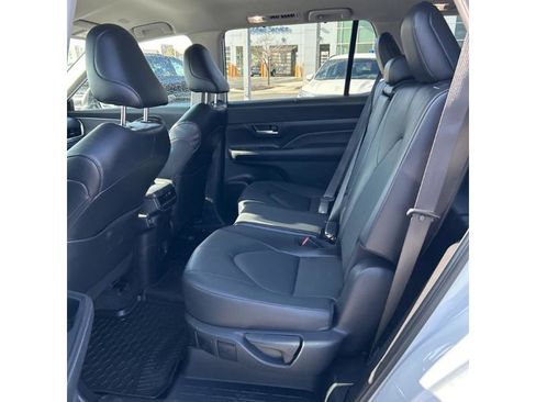 Used 2024 Toyota Grand Highlander XLE image 5