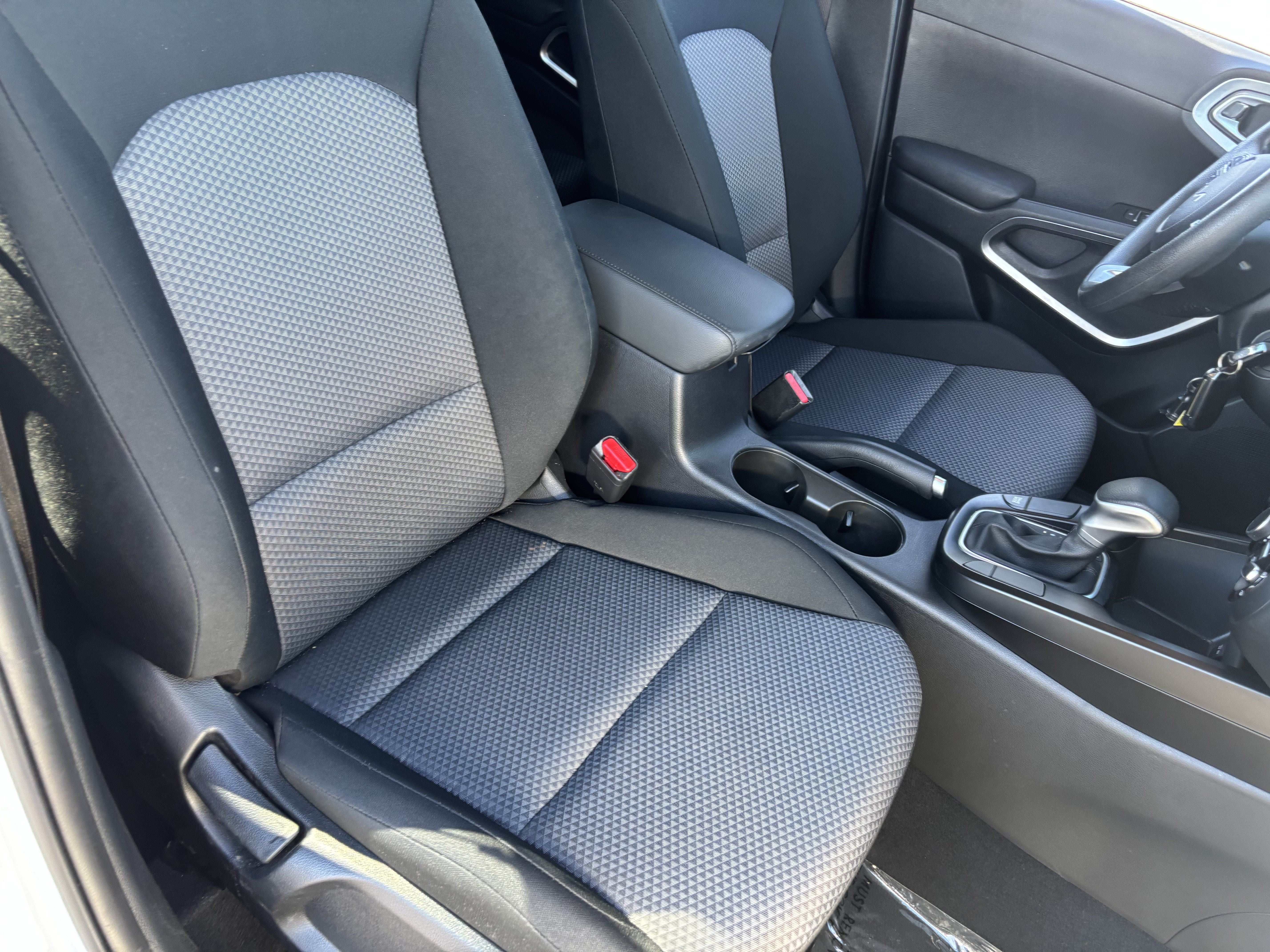 Certified 2025 Kia Soul LX w/ LX Technology Package FWD image 8