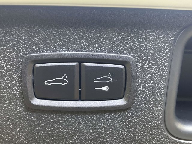 Certified 2026 Porsche Macan AWD/4WD image 22