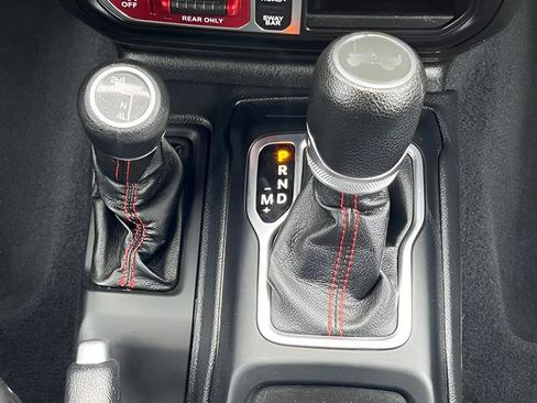 Used 2021 Jeep Wrangler Unlimited Rubicon AWD/4WD image 28