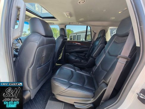 Used 2019 Cadillac Escalade Luxury AWD/4WD image 19