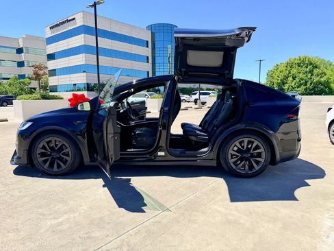 Used 2024 Tesla Model X AWD/4WD image 32