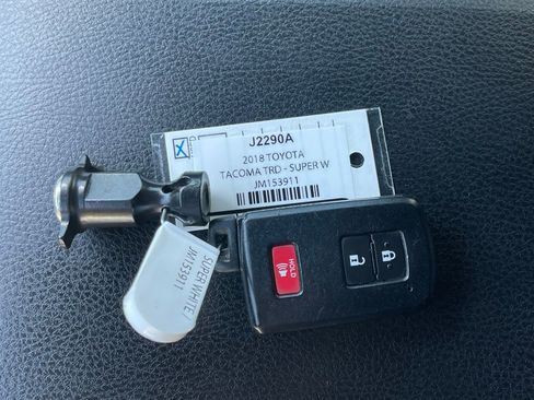 Used 2018 Toyota Tacoma TRD Sport AWD/4WD image 35