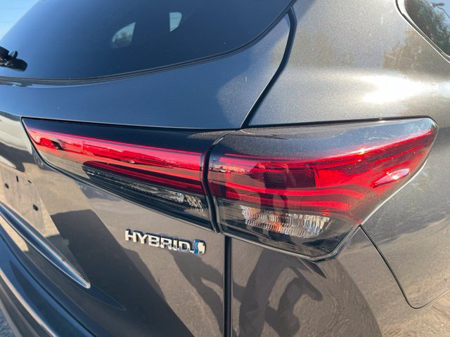 Used 2021 Toyota Highlander XLE AWD/4WD image 11