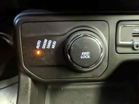 Used 2022 Jeep Renegade Latitude image 22