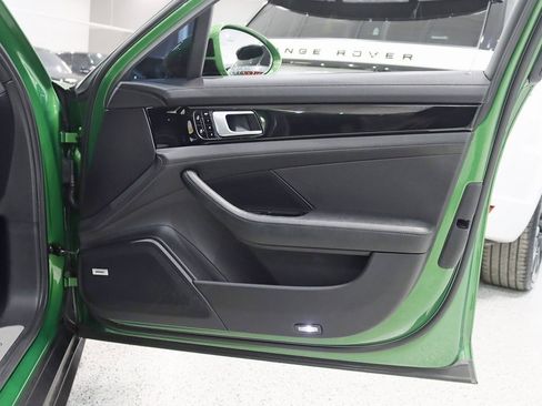 Used 2020 Porsche Panamera image 33