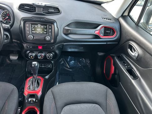 Used 2015 Jeep Renegade Trailhawk w/ Cold Weather Group image 27