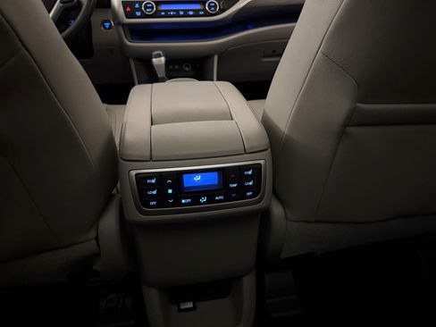 Used 2018 Toyota Highlander Limited Platinum AWD/4WD image 31