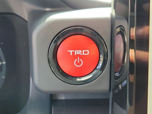 Used 2025 Toyota Tacoma TRD Off-Road image 29