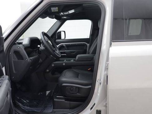 Used 2026 Land Rover Defender 110 X-Dynamic SE AWD/4WD image 5