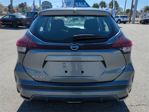 Used 2024 Nissan Kicks S image 5