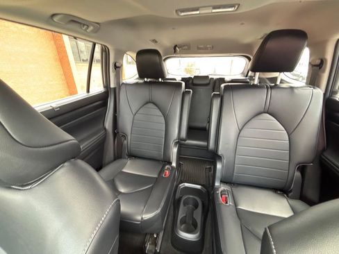 Used 2023 Toyota Highlander XLE AWD/4WD image 25