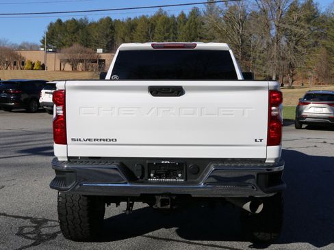Used 2022 Chevrolet Silverado 2500 LT w/ Convenience Package image 4