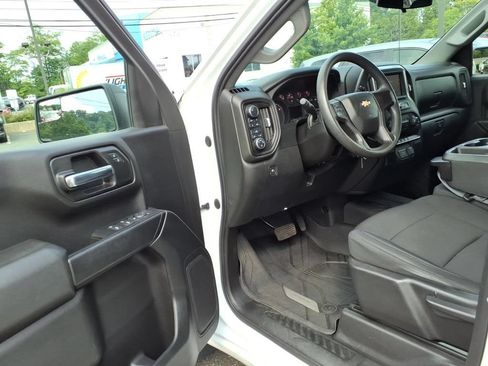 Used 2020 Chevrolet Silverado 1500 Custom w/ Custom Value Package AWD/4WD image 17