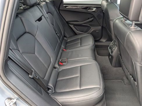 Certified 2024 Porsche Macan AWD/4WD image 7