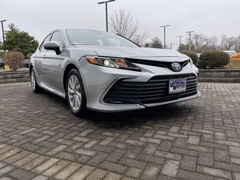 Used 2022 Toyota Camry LE image 7