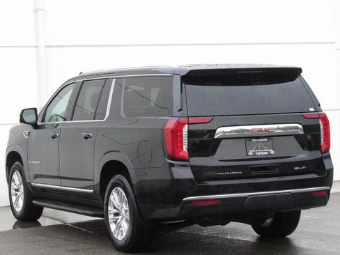 Used 2024 GMC Yukon XL SLT w/ SLT Luxury Package image 5