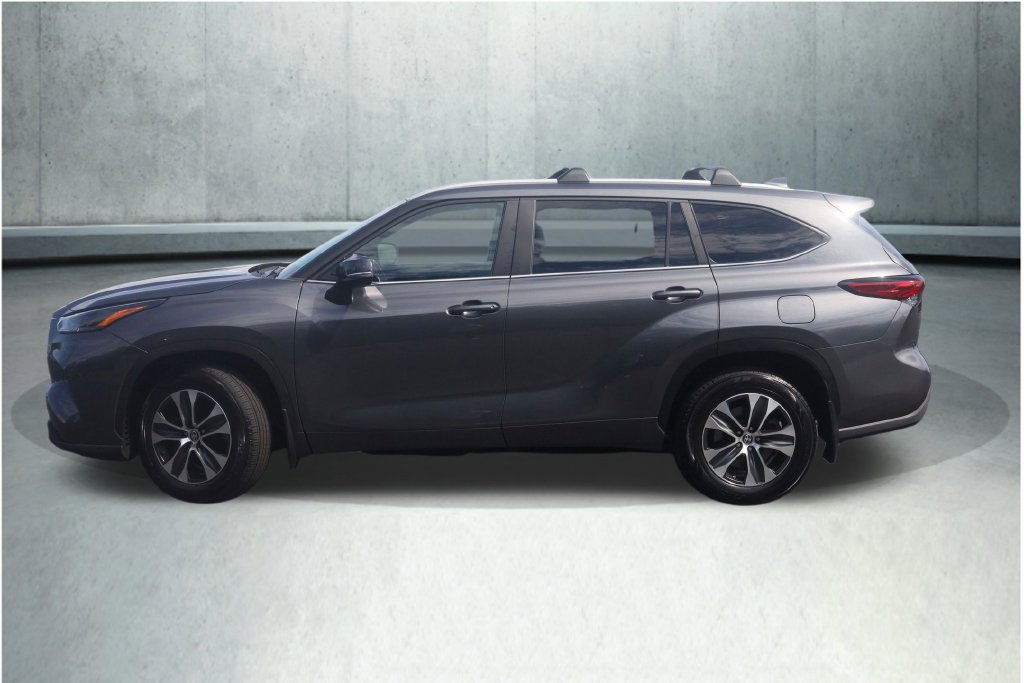 Used 2023 Toyota Highlander XLE AWD/4WD image 31