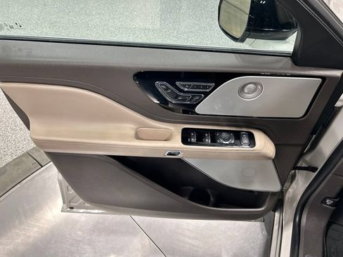 Used 2022 Lincoln Aviator Reserve w/ Equipment Group 201A AWD/4WD image 13