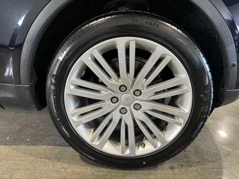 Used 2017 Land Rover Discovery First Edition AWD/4WD image 24