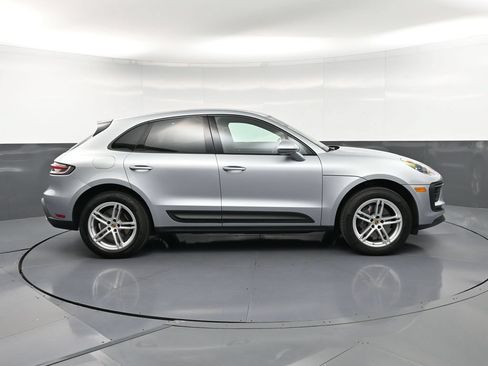 Certified 2025 Porsche Macan AWD/4WD image 9