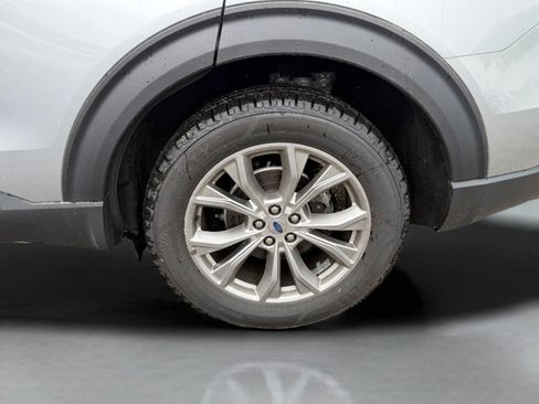 Used 2022 Ford Explorer XLT w/ Equipment Group 202A AWD/4WD image 30