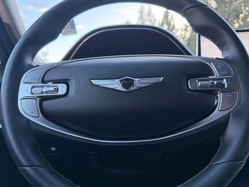 Used 2025 Genesis GV70 2.5T image 32