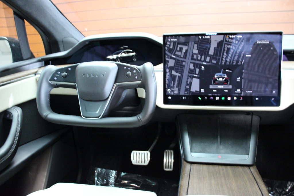 Used 2023 Tesla Model X AWD/4WD image 16