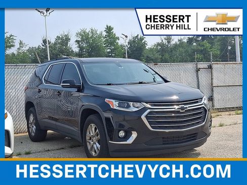 Used 2020 Chevrolet Traverse LT FWD image 1