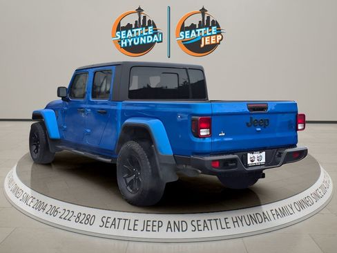 Used 2023 Jeep Gladiator Sport AWD/4WD image 3
