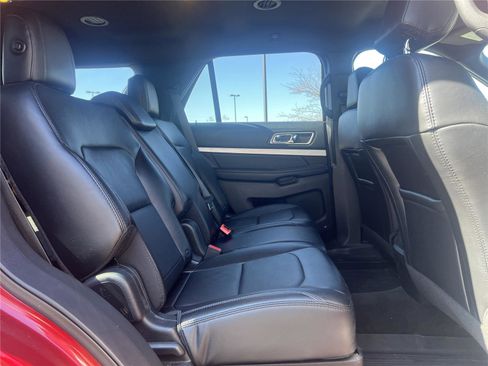 Used 2017 Ford Explorer XLT w/ Equipment Group 202A AWD/4WD image 23