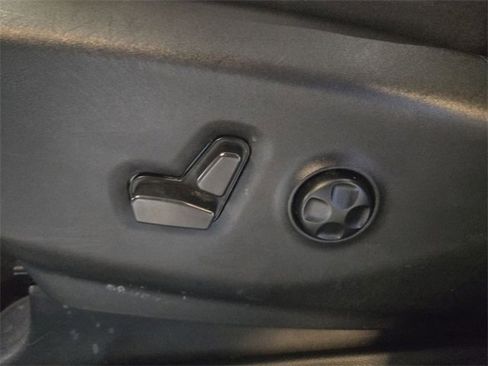 Used 2024 Chrysler Pacifica Limited w/ S Appearance Package image 12