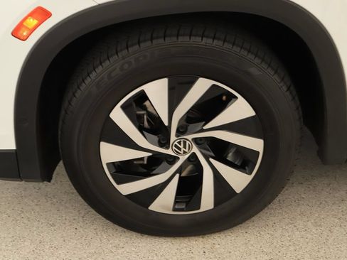 Used 2025 Volkswagen Tiguan S FWD image 33
