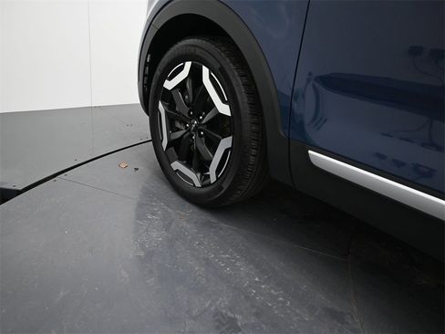 Certified 2023 Kia Telluride EX image 11