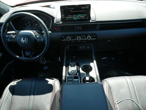 Certified 2025 Honda Pilot Black Edition image 10