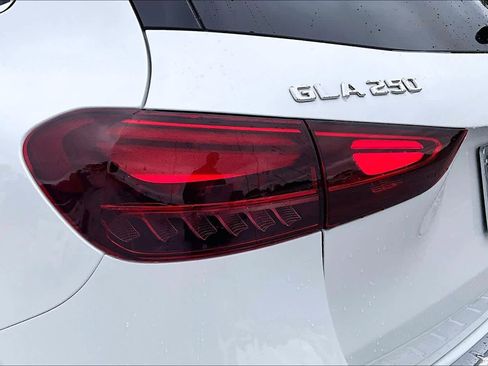Used 2025 Mercedes-Benz GLA 250 4MATIC image 29