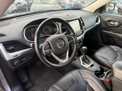 Used 2014 Jeep Cherokee Trailhawk w/ Comfort/Convenience Group AWD/4WD image 11
