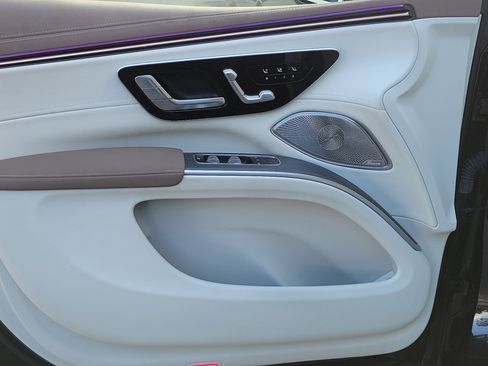 Used 2023 Mercedes-Benz EQS 580 4MATIC SUV image 17