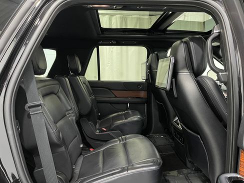 Used 2019 Lincoln Navigator Reserve AWD/4WD image 33